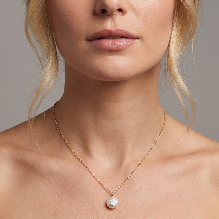 Getting Fresh Disc Pearl Gold Necklace