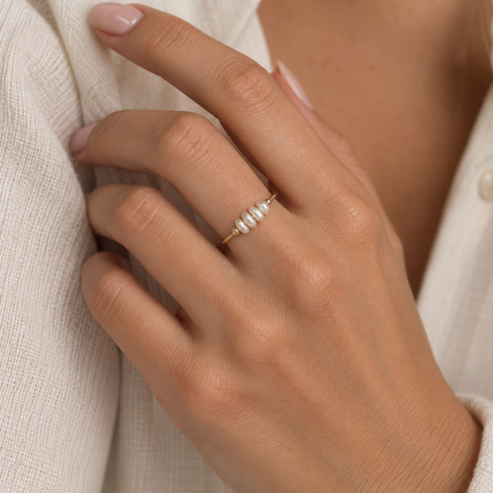 The Dainty Circle Ring With Pearls