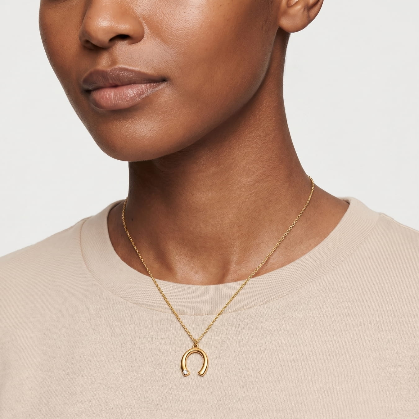 The Horseshoe Rhinestone Gold necklace