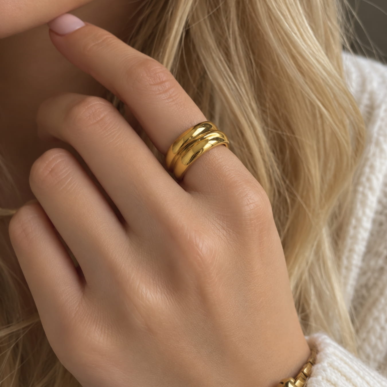 The Round Shape Gold Ring