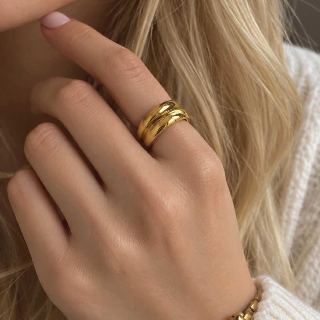 The Round Shape Gold Ring